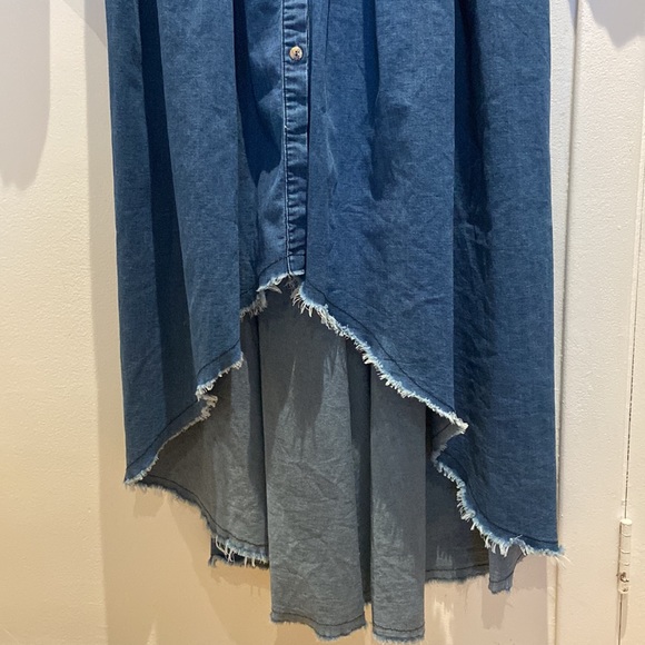 🌟 Worn once : Long shirt dress fitted at the waist in denim color - Picture 8 of 12